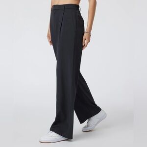 Vuori Villa Black Women's Trousers size small (Long)